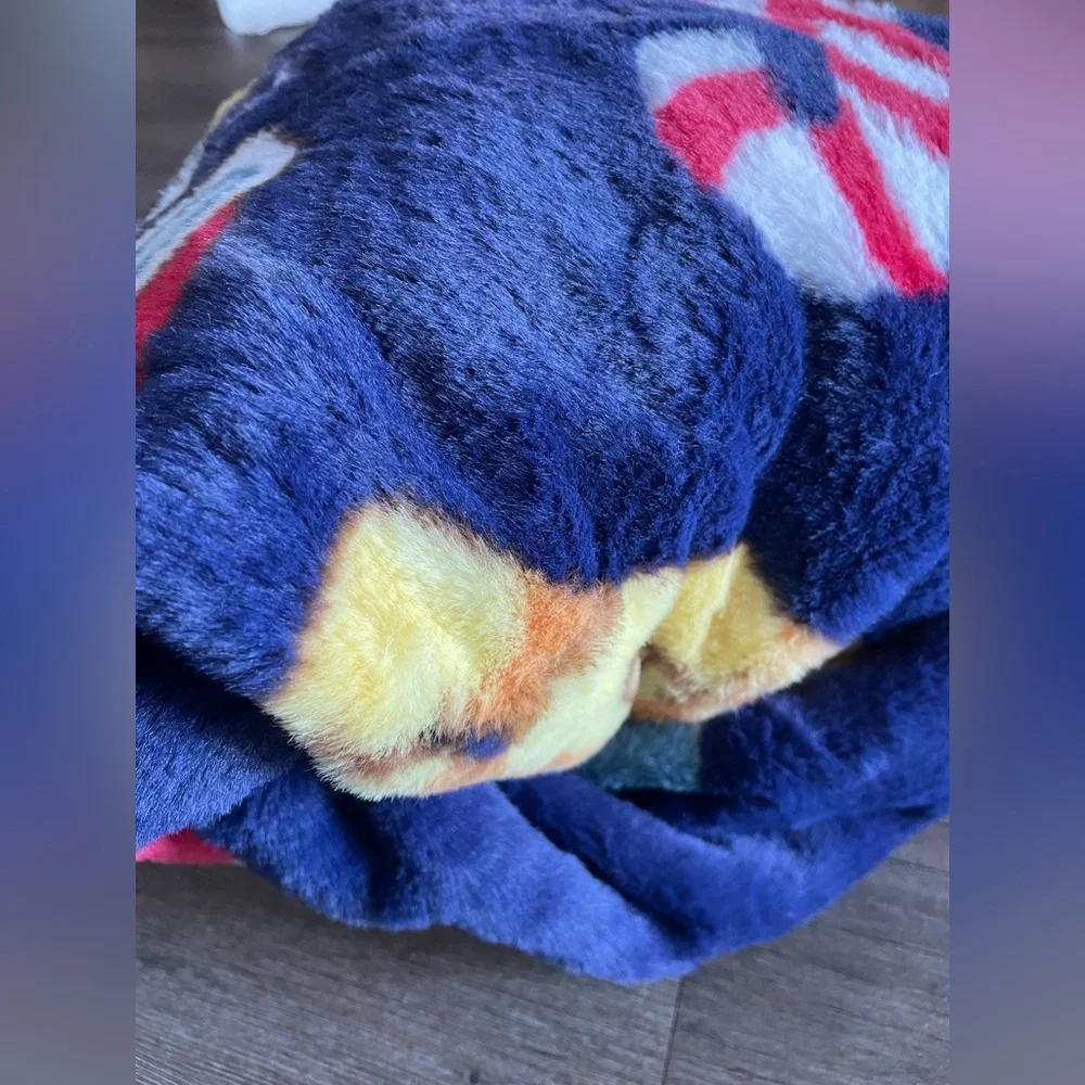 Bluey Holiday Print Throw Blanket Faux Fur Fleece Warm Winter Cozy Siblings NEW